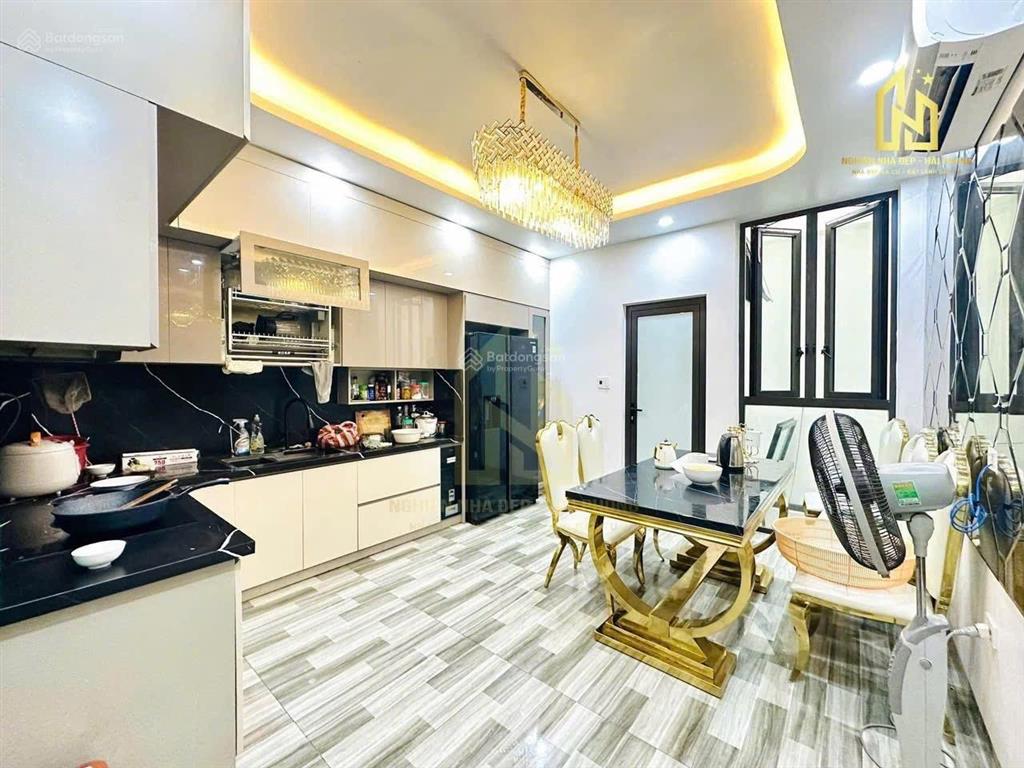 Siêu phẩm mặt đường tuyến 2 lê hồng phong