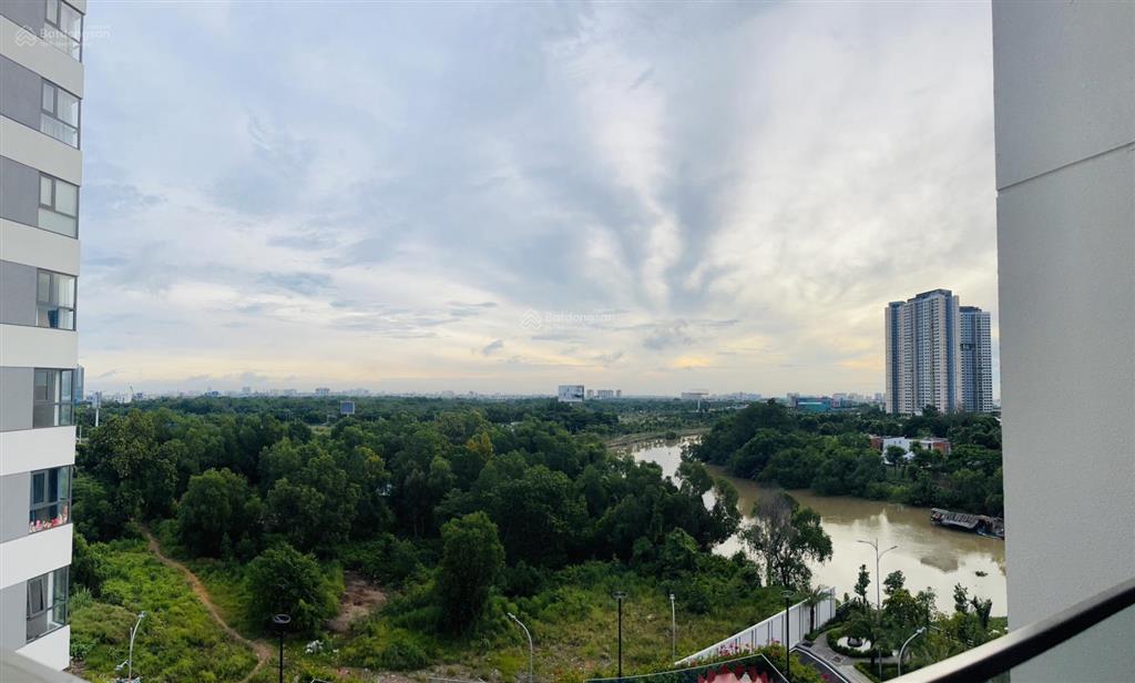 Ch d'lusso 2pn68m2, giá 5,8 tỷ, có nội thất, bao thuế phí, giá tốt, sổ sẵn  0902 651 ***