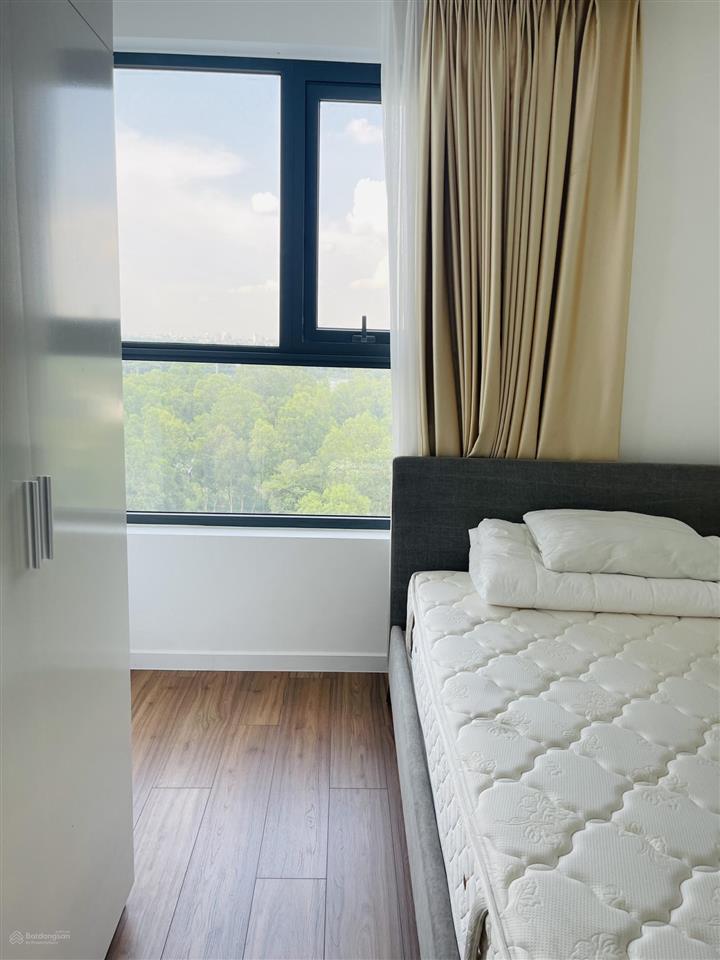 Ch d'lusso 2pn68m2, giá 5,8 tỷ, có nội thất, bao thuế phí, giá tốt, sổ sẵn  0902 651 ***
