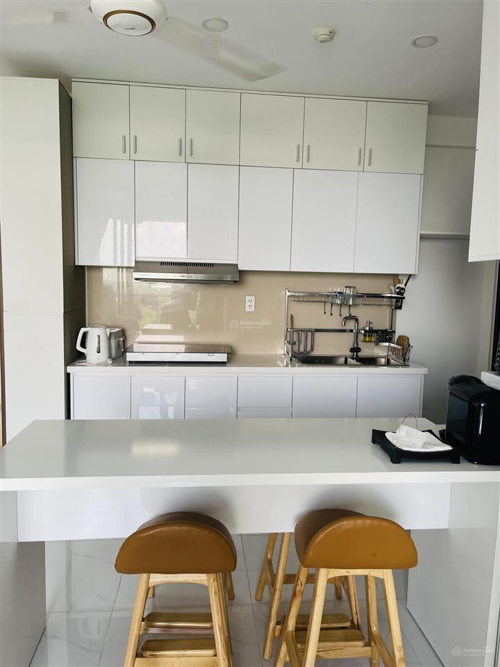 Ch d'lusso 2pn68m2, giá 5,8 tỷ, có nội thất, bao thuế phí, giá tốt, sổ sẵn  0902 651 ***