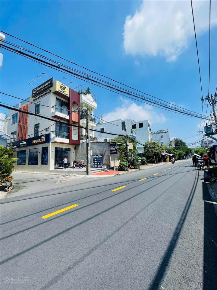 Ngay phạm văn đồng  nhà 107m2 hẻm xe tải sát mặt tiền  cấp 4 tiện xây mới/ đầu tư/ chdv