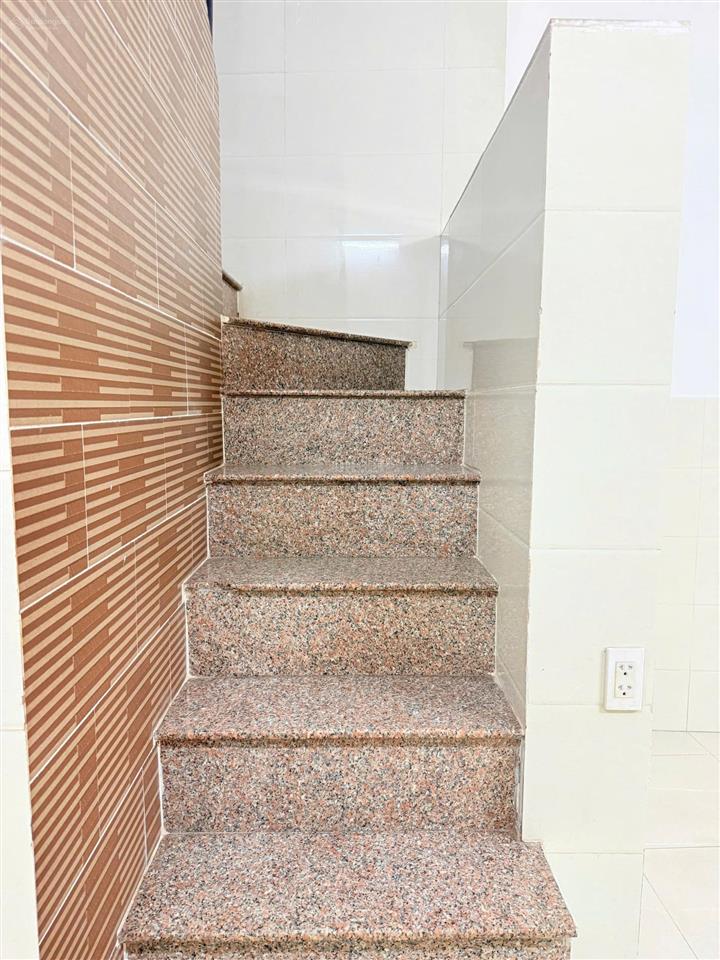 Chỉ 1 tỷ nhỉnh  có nhà trệt lầu vào ở ngay, khu an ninh, gần ga metro bình thái, dts 70m2