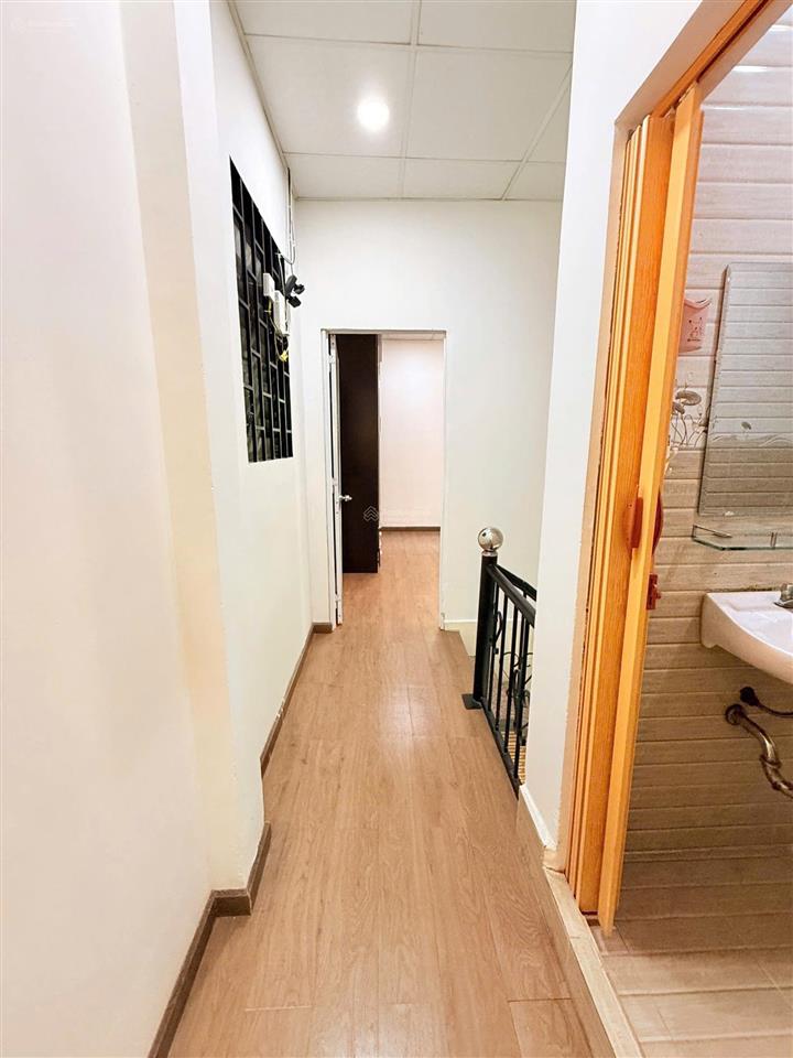 Chỉ 1 tỷ nhỉnh  có nhà trệt lầu vào ở ngay, khu an ninh, gần ga metro bình thái, dts 70m2