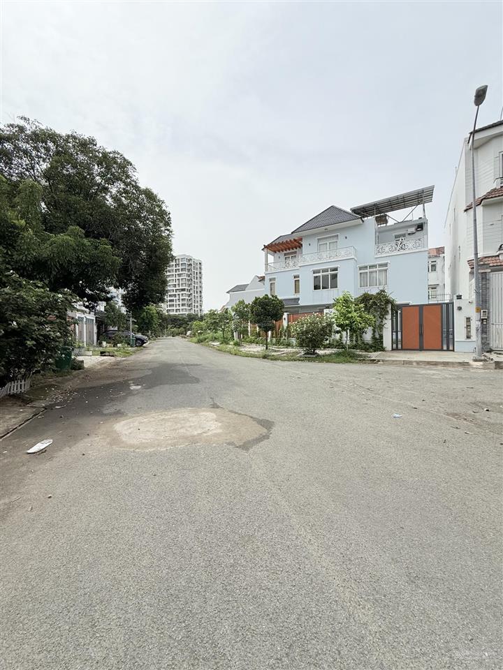 Bán nền nhà phố 126m2 (6x21) giá 8.2 tỷ (hđmb hoàng quân)  0947 146 *** mr. nguyện