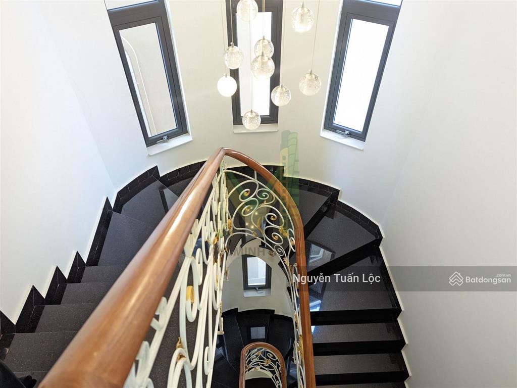 Bán gấp căn villa tâm huyết 2 mặt tiền siêu đẹp tại kqh ngô quyền, phường 6, đà lạt, view cực đỉnh