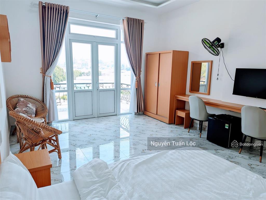 Cho thuê khách sạn 6 tầng 33 phòng, mặt tiền đường chính trung tâm phường 2 đà lạt, có thang máy