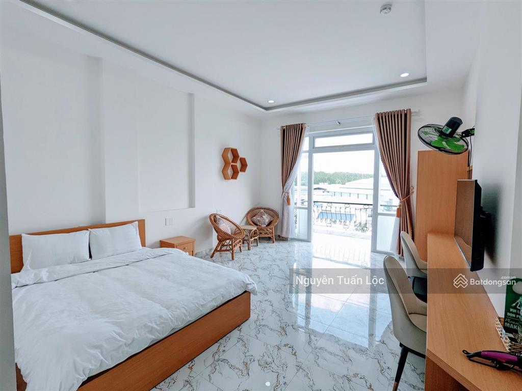 Cho thuê khách sạn 6 tầng 33 phòng, mặt tiền đường chính trung tâm phường 2 đà lạt, có thang máy