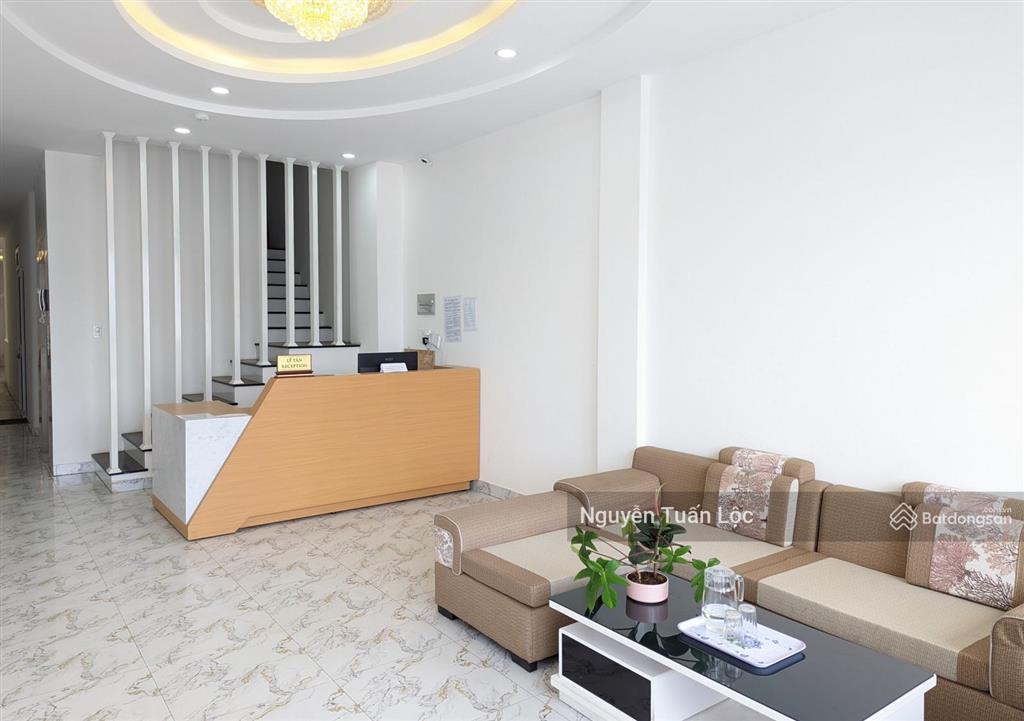 Cho thuê khách sạn 6 tầng 33 phòng, mặt tiền đường chính trung tâm phường 2 đà lạt, có thang máy