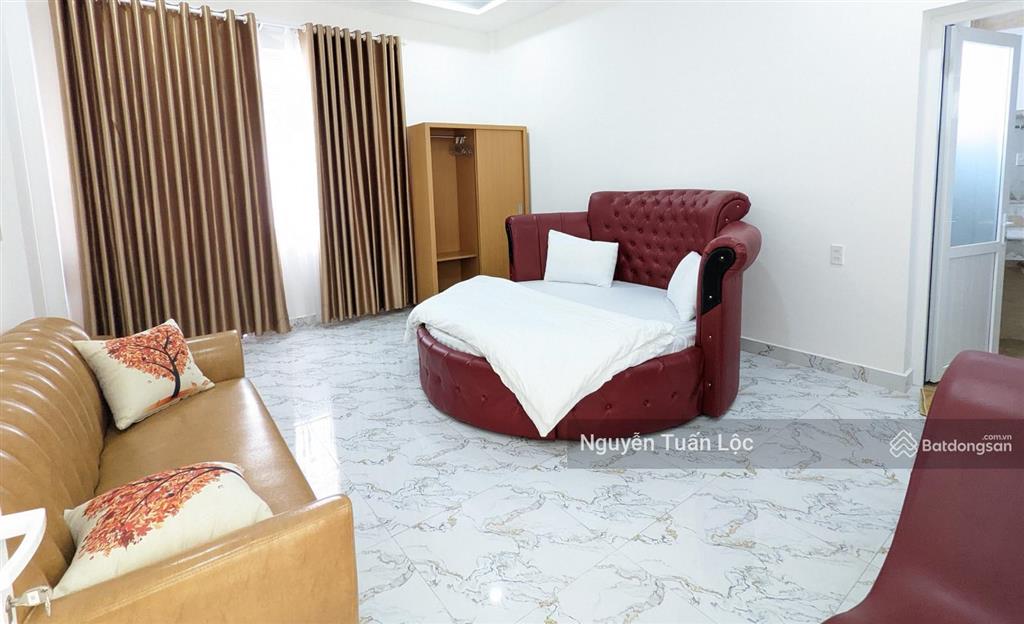 Cho thuê khách sạn 6 tầng 33 phòng, mặt tiền đường chính trung tâm phường 2 đà lạt, có thang máy