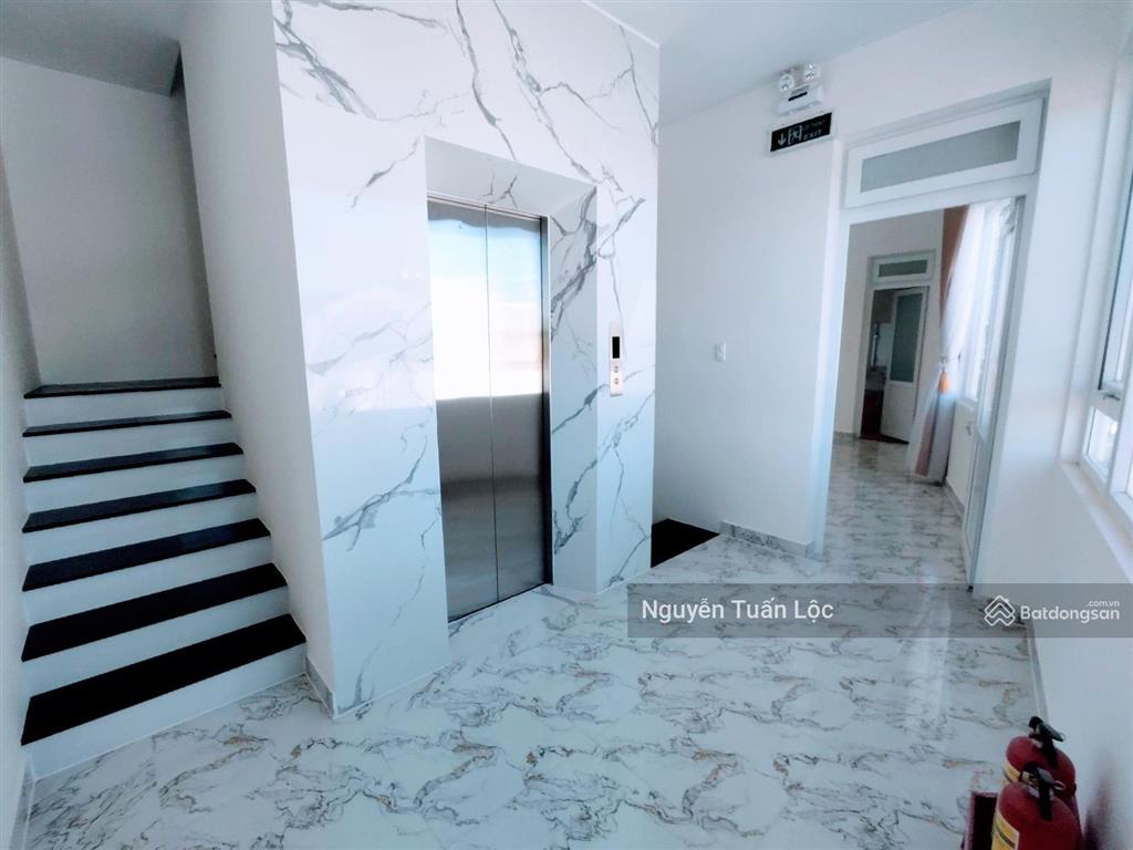 Cho thuê khách sạn 6 tầng 33 phòng, mặt tiền đường chính trung tâm phường 2 đà lạt, có thang máy