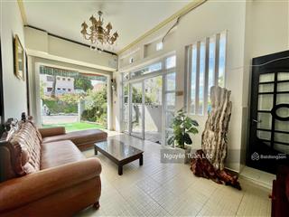 Bán villa sân vườn 300m2 view đẹp tại trung tâm đà lạt, khó tìm được căn thứ 2