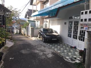 Bán nhà hẻm có sân đậu ô tô, diện tích gần 90m2, sổ riêng xây dựng đã hoàn công