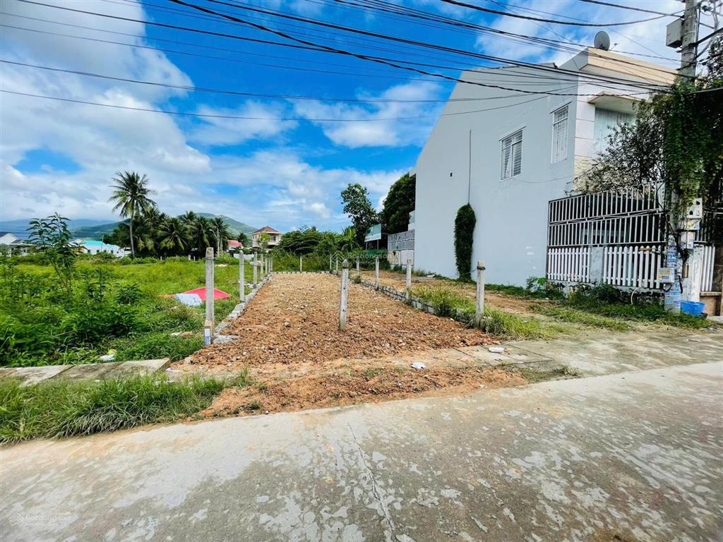 Đất mặt tiền thượng móc, vĩnh thạnh, dt 90m2 giá 2 tỷ 390tr vuông đẹp, có thương lượng