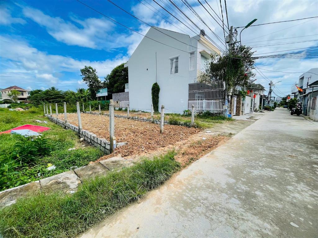 Đất mặt tiền thượng móc, vĩnh thạnh, dt 90m2 giá 2 tỷ 390tr vuông đẹp, có thương lượng