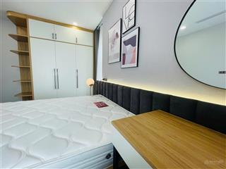 Chính chủ bán căn hộ 2pn hdi tây hồ tầng đẹp, view hồ tây hướng mát, full nội thất. sổ đỏ cất két