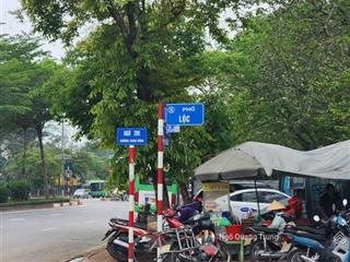 Chính chủ bán nhà full nội thất xuân đỉnh, cạnh công viên hòa bình, nhà dân xây ở cách ô tô 30m.
