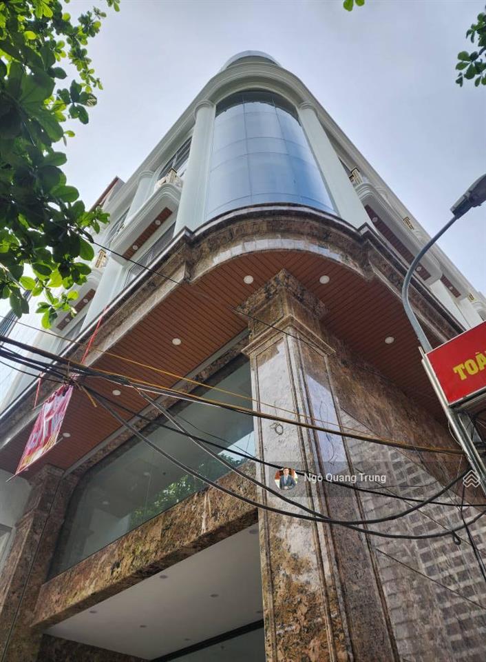 Mặt phố hồ tùng mậu, 3 mặt thoáng, siêu vip và hiếm có, làm ngân hàng, spa, showroom quá đỉnh.