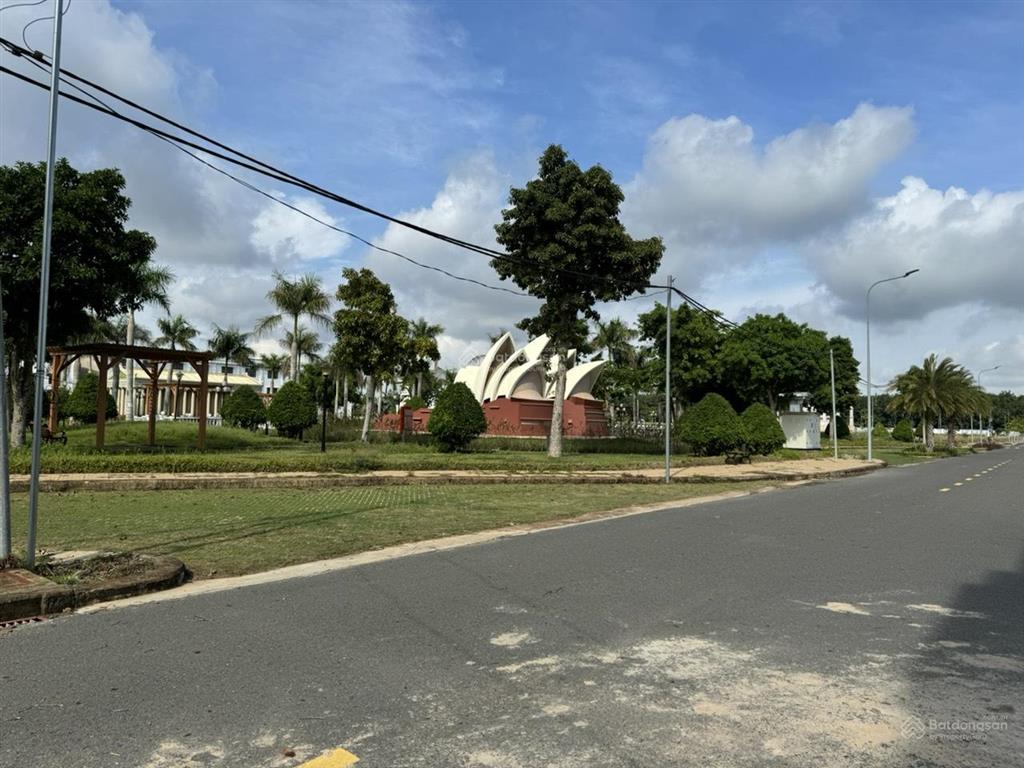 Kdc century city  mặt tiền đt769  a4, sát cổng  xx, 100m2 giá 2,350 tỷ cách sb long thành 2,5km