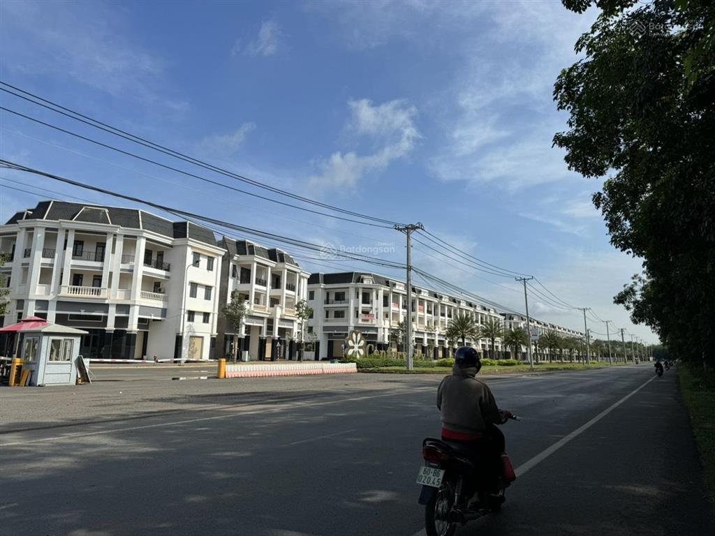 Kdc century city  mặt tiền đt769  a4, sát cổng  xx, 100m2 giá 2,350 tỷ cách sb long thành 2,5km