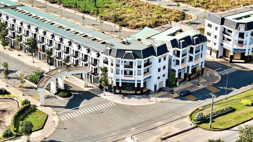 Kdc century city  mặt tiền đt769  a4, sát cổng  xx, 100m2 giá 2,350 tỷ cách sb long thành 2,5km