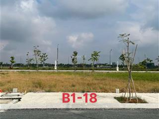 Cần bán đất mt đường 12m 6 x 18m shr tthc thủ thừa 1 tỷ