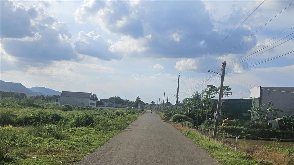 Hot  mặt tiền đường số 15 bán chỉ 2.3 tỷ  7mx24m, sổ sẵn công chứng ngay