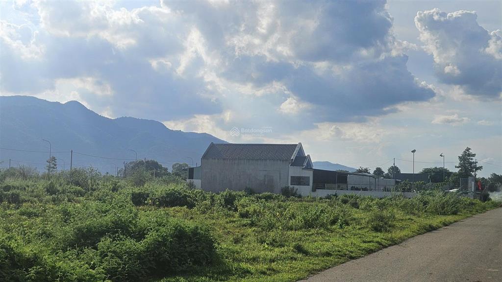 Hot  mặt tiền đường số 15 bán chỉ 2.3 tỷ  7mx24m, sổ sẵn công chứng ngay