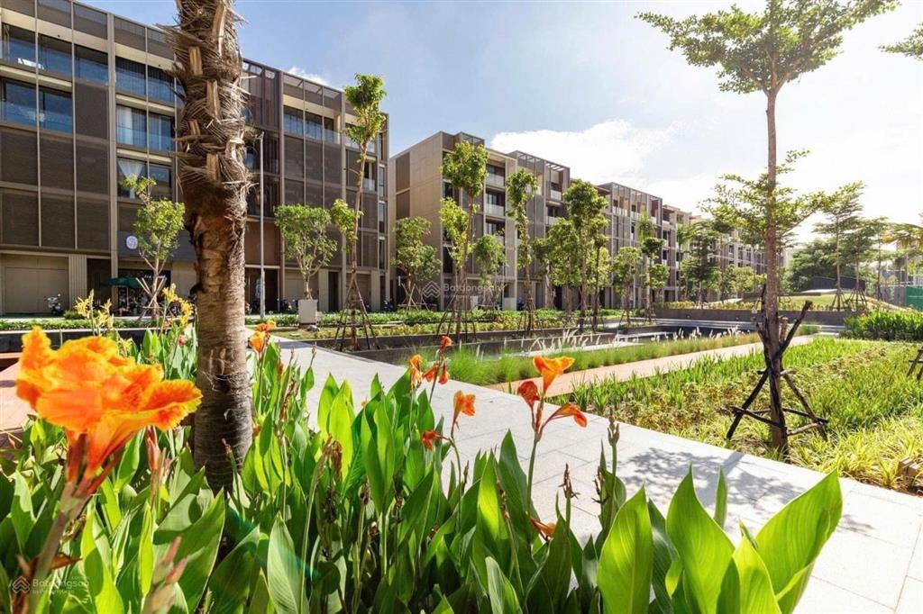 36 tỷ, nhà view công viên, không có nhà đối diện, để xe thoải mái, tốt nhất dự án