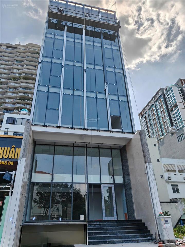 Cho thuê toà nhà trương văn bang  vip 7 tầng chỉ 220tr/ tháng