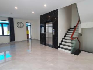 Cho thuê nhà phố 9mx18m  65tr/ tháng  nhà mới có thang máy