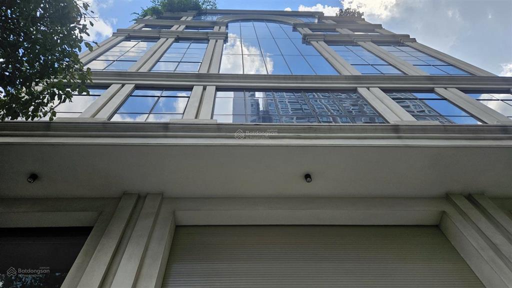 Building 1 hầm 7 lầu, mặt tiền 14m, 1450 m2 sàn, cho thuê 260tr/ tháng