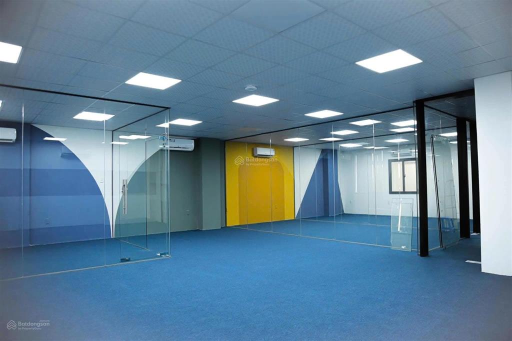 Cho thuê toà nhà trần quý kiên  diện tích 10x24m  giá chỉ 300tr/ tháng