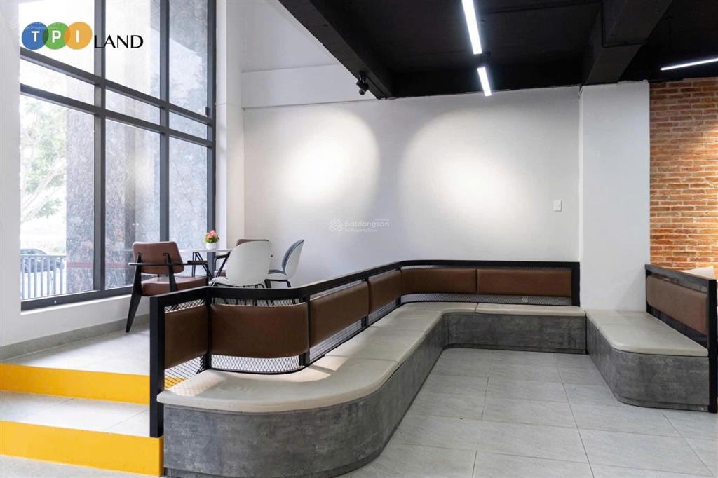 Cho thuê toà nhà trần quý kiên  diện tích 10x24m  giá chỉ 300tr/ tháng