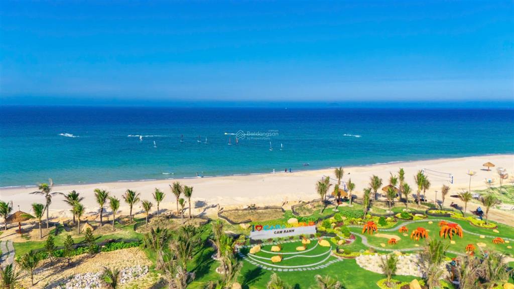 Bán căn nhà phố view biển, dự án caraword cam ranh. nhà 3 tầng bàn giao full nội thất. đường 28m