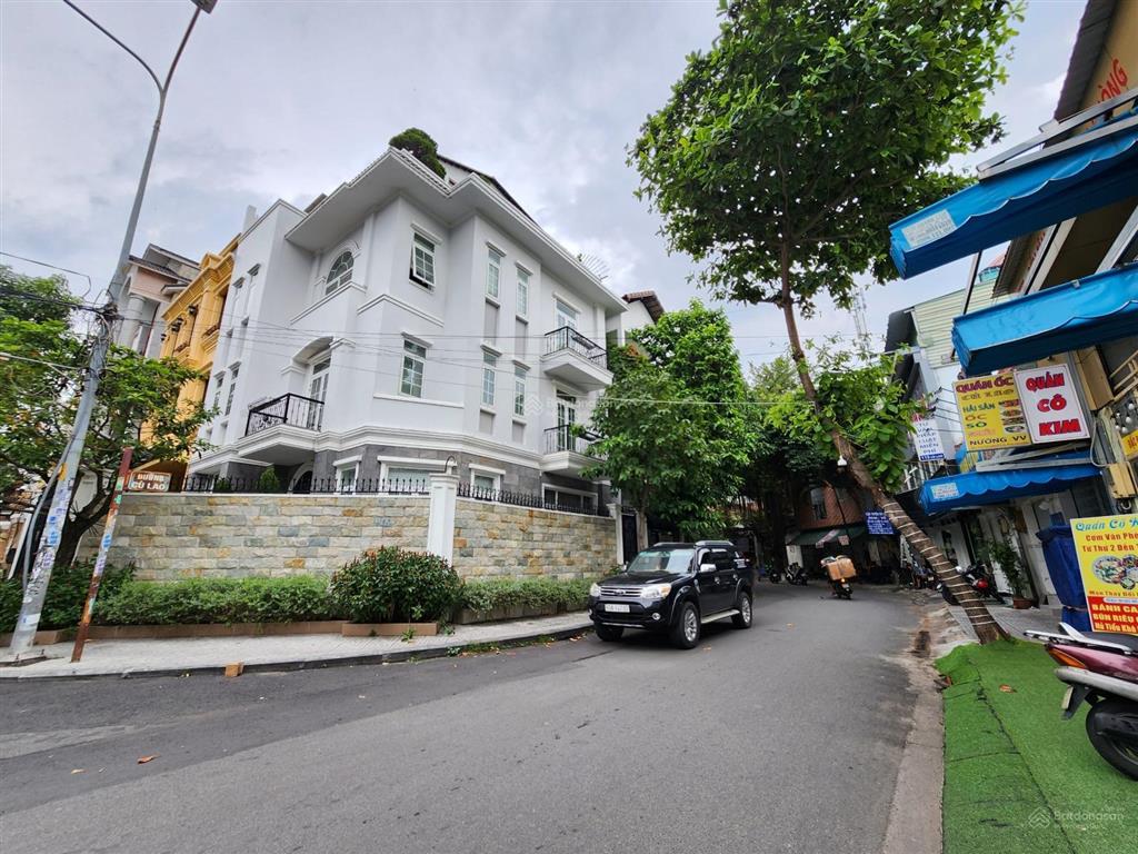 Bán nhà 3 mặt tiền phường thảo điền, quận 2, diện tích 821m2, giá 195 tỷ