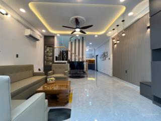 Bán nhà mới đẹp, full nội thất, góc 2 mặt tiền. 50m vuông đất. 3 phòng ngủ