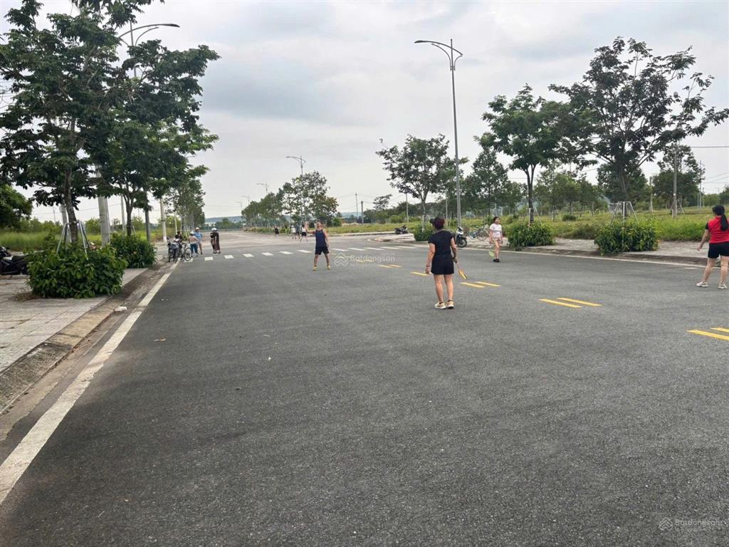 01 lô giá tốt. 9.3 tr/m2, vị trí đẹp tại khu dvhh vsip quảng ngãi, shr, hỗ trợ ngân hàng