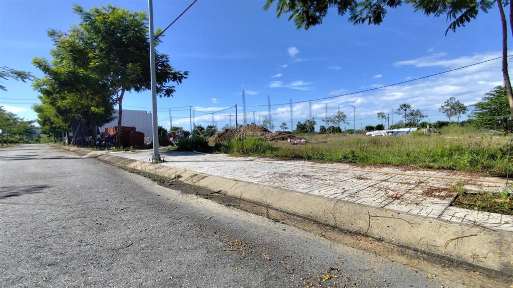 Lô góc vị trí đẹp, hiếm tại khu dvhh vsip quảng ngãi chỉ 9,4tr/m2. rẻ hơn thị trường từ 4tr/m2