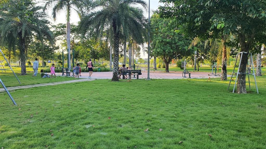 Lô góc 328m2 đẹp nhất quảng ngãi, view công viên vsip #15000m2, giá 18,5 tr/m2. mặt tiền kinh doanh