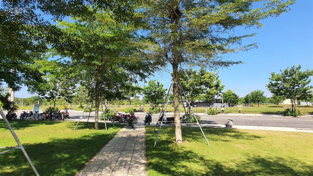 Lô góc 328m2 đẹp nhất quảng ngãi, view công viên vsip #15000m2, giá 18,5 tr/m2. mặt tiền kinh doanh