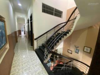 Nhà 3 tầng, 5 phòng ngủ, hướng bắc, gần vòng xoay lê lợi, đường thông kinh doanh, giá 4,5 tỷ