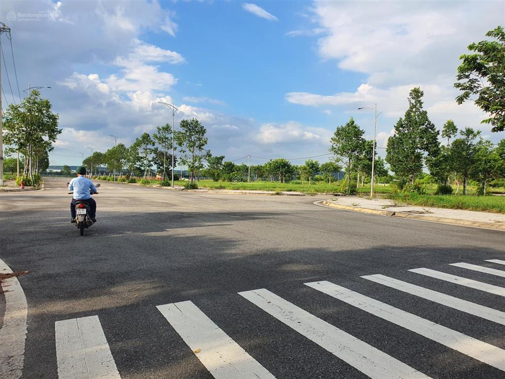 Khu dịch vụ hỗn hợp vsip quảng ngãi, đất mt đường rộng 25m, view công viên, 19tr/m2. hướng tây