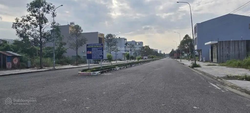 Bán lô đất vị trí vàng mt lê lợi đối diện vietcombank trung tâm phú mỹ, dt 13x20 full thổ giá 15tỷ