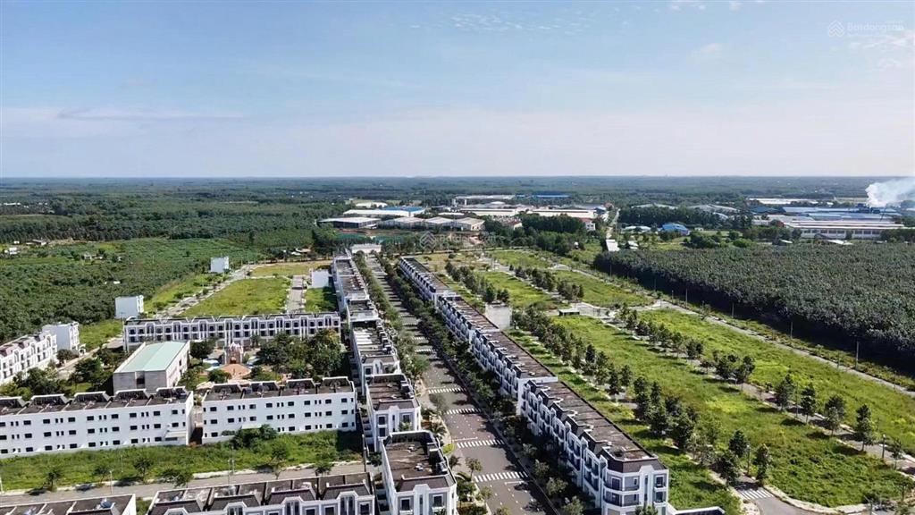 Bán lỗ biệt thự căn góc 1 trệt 2 lầu 127.5m2, 3.4 tỷ, lỗ hơn 1 tỷ hoàn thiện nhà, phúc an garden bd