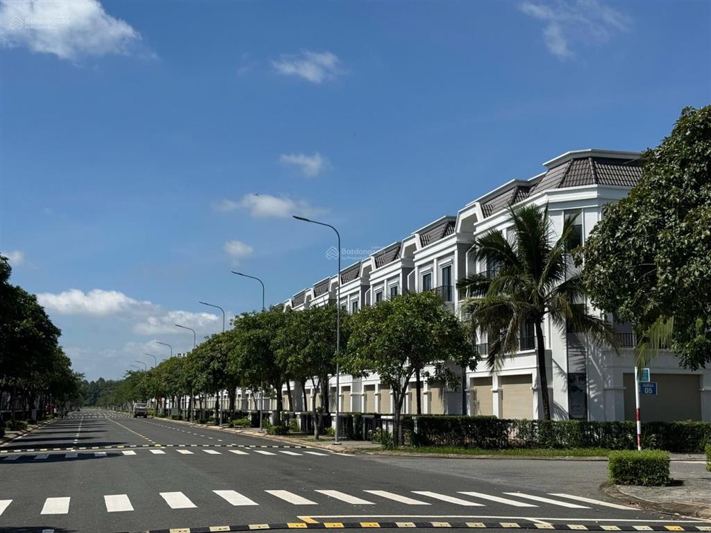 Bán lỗ biệt thự căn góc 1 trệt 2 lầu 127.5m2, 3.4 tỷ, lỗ hơn 1 tỷ hoàn thiện nhà, phúc an garden bd