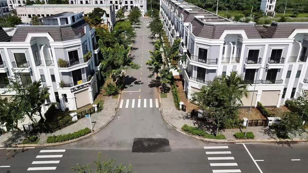 Bán lỗ biệt thự căn góc 1 trệt 2 lầu 127.5m2, 3.4 tỷ, lỗ hơn 1 tỷ hoàn thiện nhà, phúc an garden bd