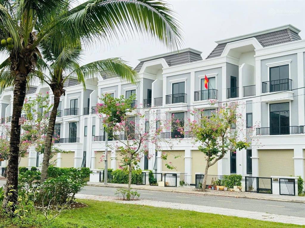 Bán lỗ biệt thự căn góc 1 trệt 2 lầu 127.5m2, 3.4 tỷ, lỗ hơn 1 tỷ hoàn thiện nhà, phúc an garden bd