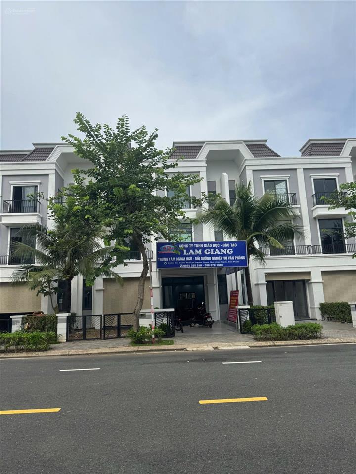 Bán lỗ biệt thự căn góc 1 trệt 2 lầu 127.5m2, 3.4 tỷ, lỗ hơn 1 tỷ hoàn thiện nhà, phúc an garden bd