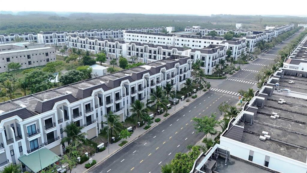 Bán lỗ biệt thự căn góc 1 trệt 2 lầu 127.5m2, 3.4 tỷ, lỗ hơn 1 tỷ hoàn thiện nhà, phúc an garden bd