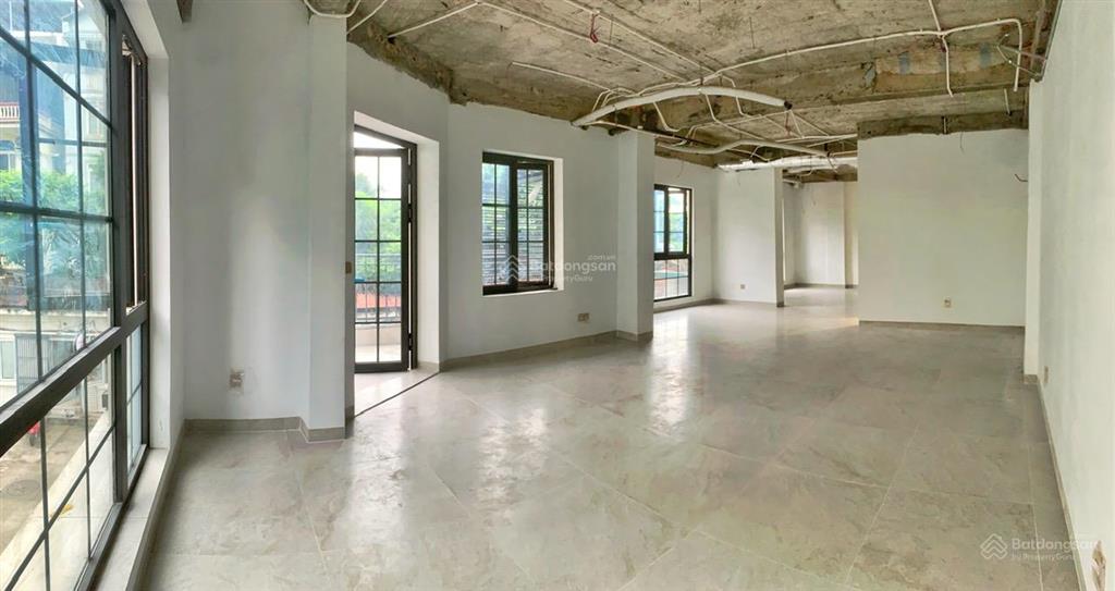 Cho thuê 2 sàn văn cao 130m², ô tô đỗ cửa hỗ trợ lắp điều hòa, phù hợp văn phòng/đào tạo